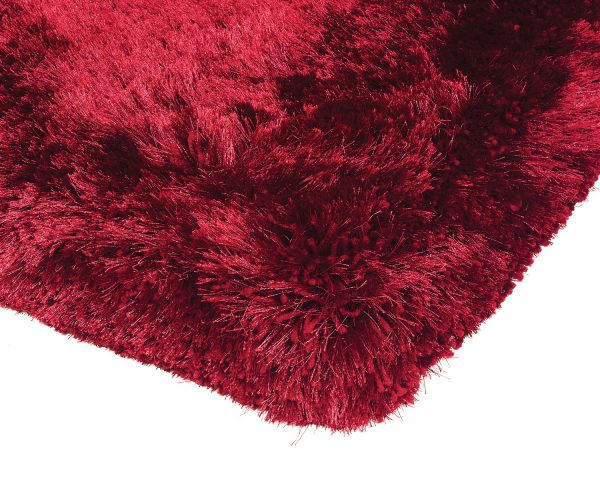 Heavy weight shaggy rug in a rich red