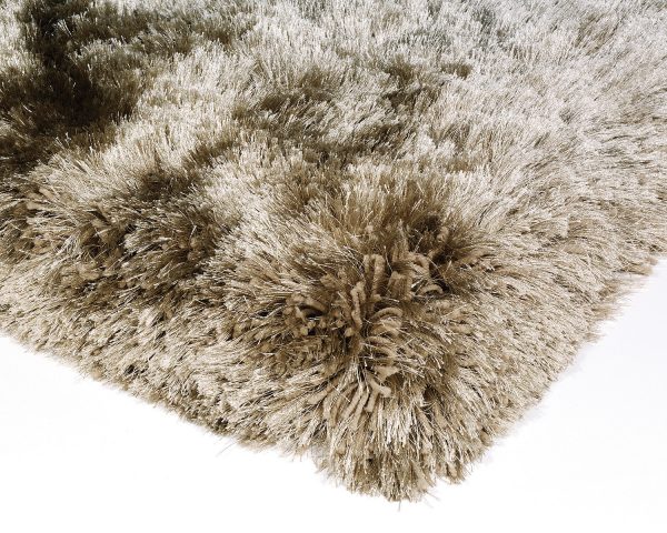 Heavy weight shaggy rug in a taupe/mushroom colour